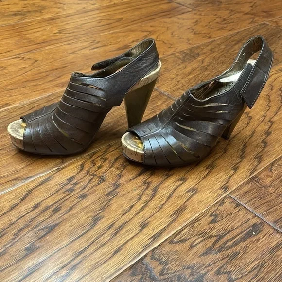 Miss sixty women’s leather Velcro wrap heels - Picture 2 of 7